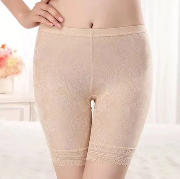 Shorts en dentelle pour femmes - grandes tailles beige 3XL