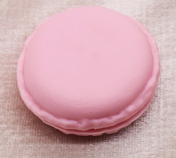 Sieradendoosje in de vorm van een macaron lichtroze
