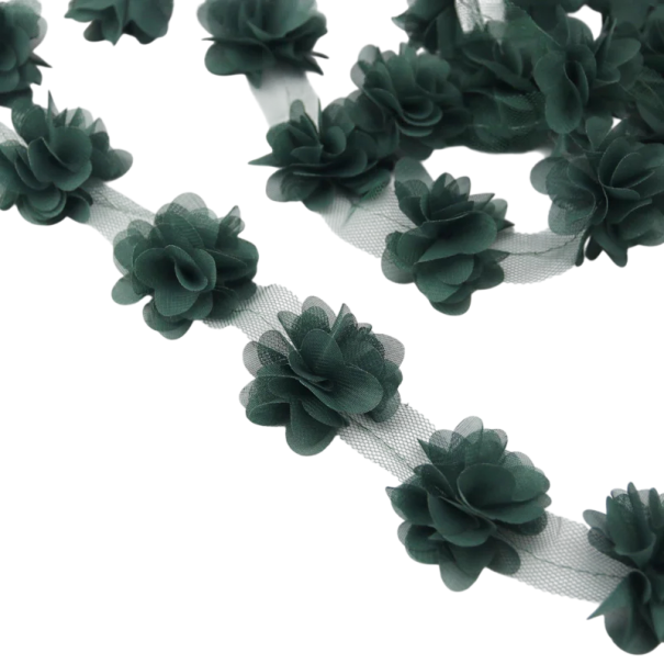 Šifónová stuha s okvetnými lístkami 5 cm 60 ks kvetov Dekoratívna kvetinová stuha na šitie zdobenie odevov svadobná dekorácia handmade zelená