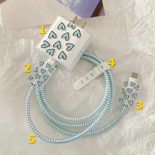 Silikonhülle für Ladegerät und Kabel mit Herzmotiv Transparente Hülle mit bunten Herzen Schutz für iPhone Zubehör blau