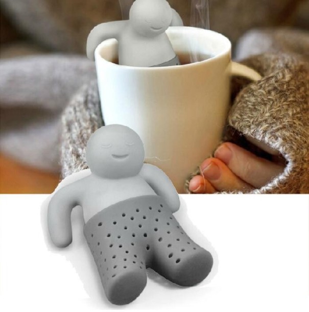 Silikonové sítko na sypaný čaj ve tvaru panáčka Zavěšení ručičkami na okraj hrnku Spodní díl s otvory Šedá barva Rozměr cca 8,5 x 3,5 cm 1