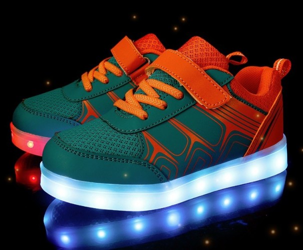 Självlysande sneakers för barn A356