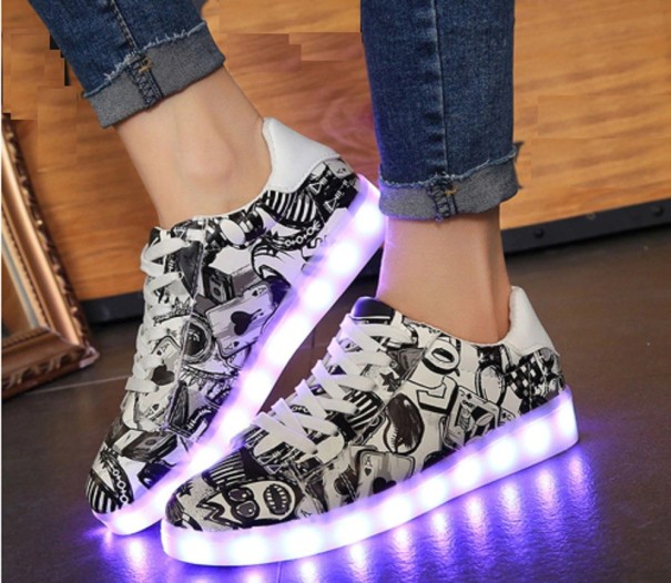 Självlysande sneakers för barn A364 svart 33
