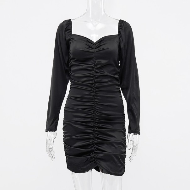 Skinnende kjole med off-shoulder-detaljer sort S
