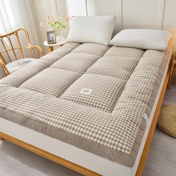 Skládací matrace s károvaným designem na nadrozměrné dvoulůžko 200x220x10 cm pro pohodlné spaní v ložnici, na chatě nebo při cestování khaki