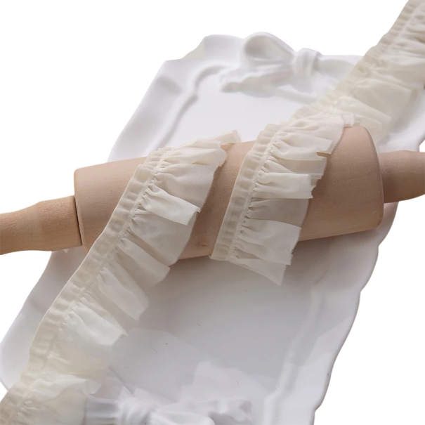 Skladaná vyšívaná stuha s volánkami 2,5 cm x 2 m Polyester nylon dekoračná krajková stuha pre zdobenie šiat odevov doplnkov béžová