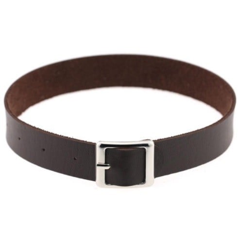 Skórzany choker podobny do paska z klamrą J3501 brązowy