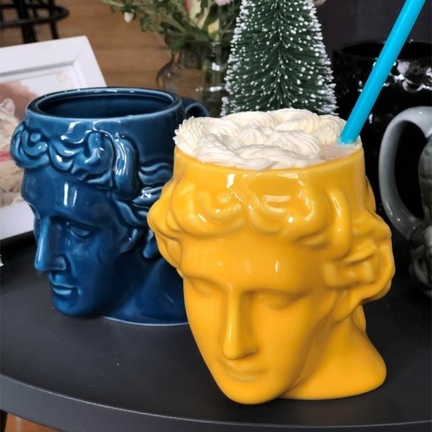 Skulptur av keramisk mugg