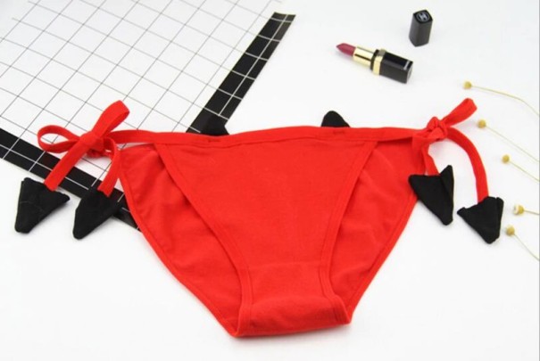 Slipje met demonenstaarten rood