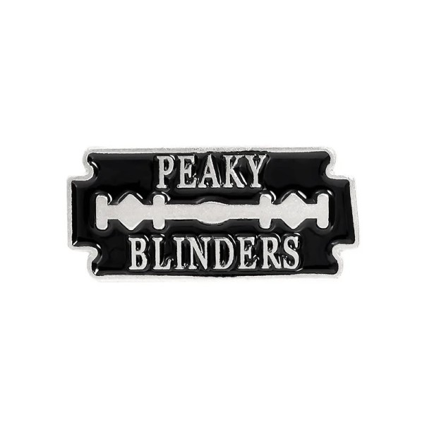 Smaltovaná brož Peaky Blinders motiv žiletka 1 × 2,8 cm kovový černo stříbrný odznak na klopu bundu batoh módní doplněk 1