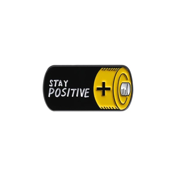 Smaltovaný pin odznak baterie Stay Positive cca 1,5 × 2,8 cm kovová brož černá žlutá kreslený motiv doplněk na klopu košili 1