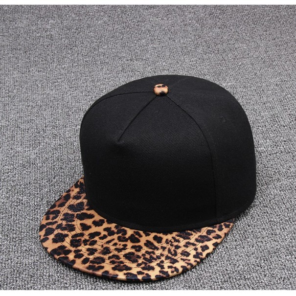Snapback com padrão de leopardo J1607 dourado