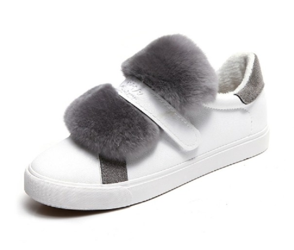 Sneakers da donna di lusso con pelliccia J1370 bianco 35