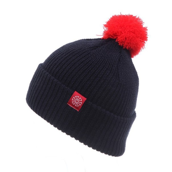 Snygg unisex vintermössa med pompom J1619