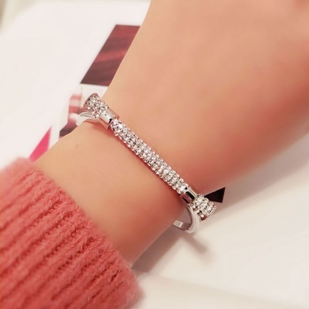 Solid armband för kvinnor med stenar H302