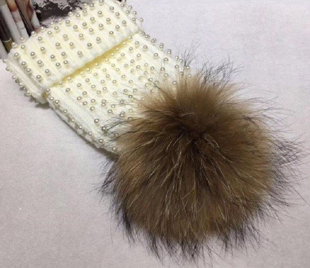 Sombrero de mujer con perlas blanco