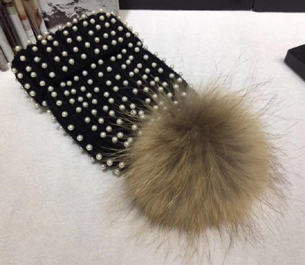 Sombrero de mujer con perlas negro