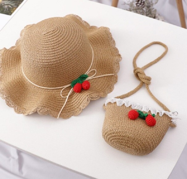 Sombrero de paja y bolso de niña marrón claro