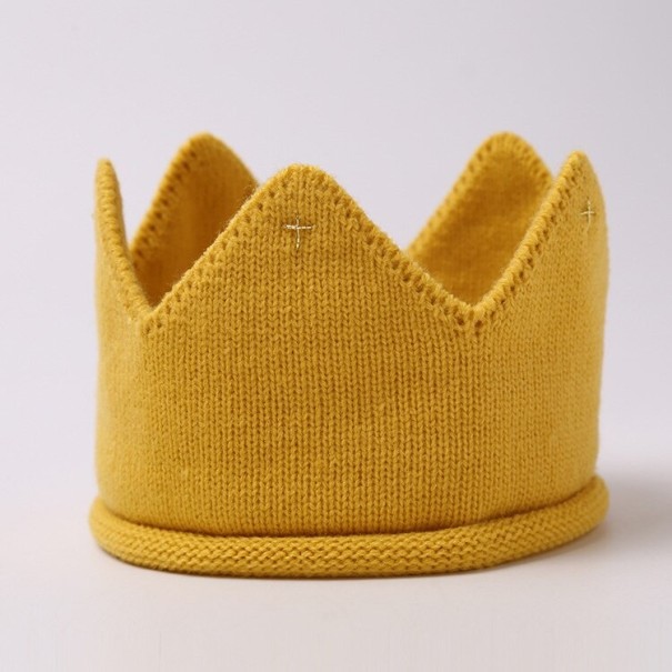 Sombrero infantil con forma de corona amarillo
