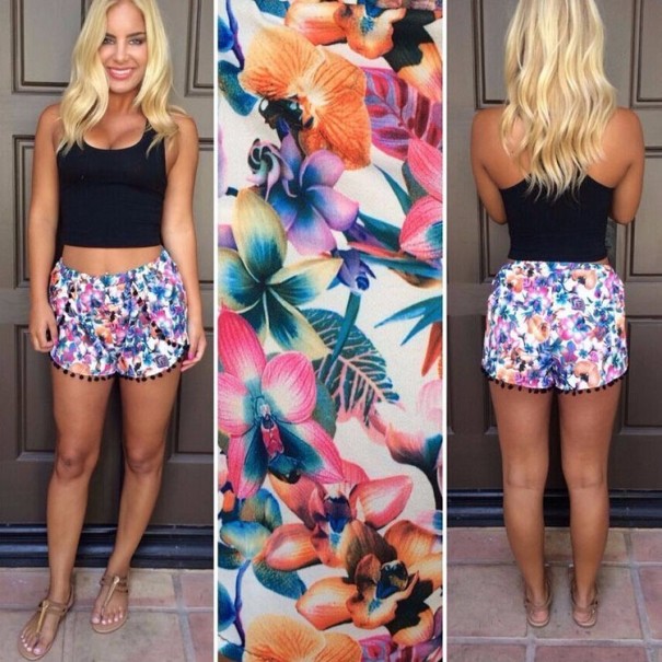 Sommarshorts för kvinnor med blommönster