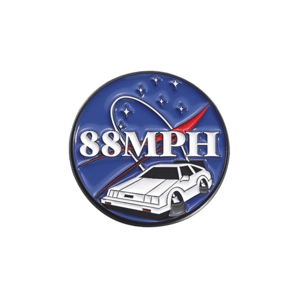 Spilla metallica 88MPH auto motiv spaziale circa 3 x 3 cm blu multicolore distintivo per abbigliamento zaino borsa accessorio decorativo 1