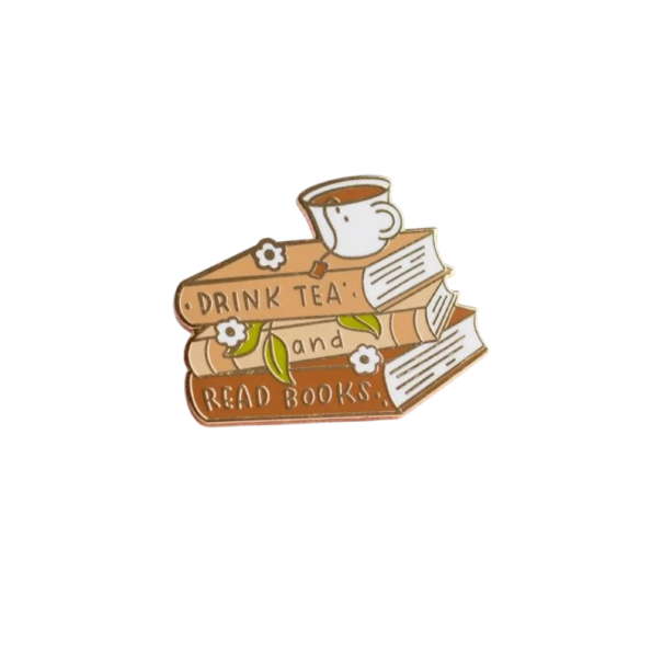 Spilla smaltata a forma di libro con tazza e scritta Drink tea and read books pin colorato distintivo accessorio per abbigliamento zaino regalo 1