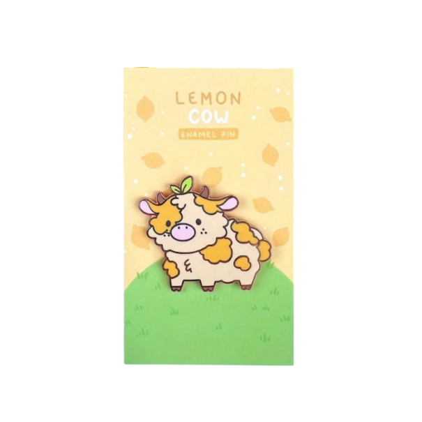 Spilla smaltata con mucca disegnata motivo limone distintivo metallico design giallo-bianco stile fantasy accessorio per zaino abbigliamento bavero 1