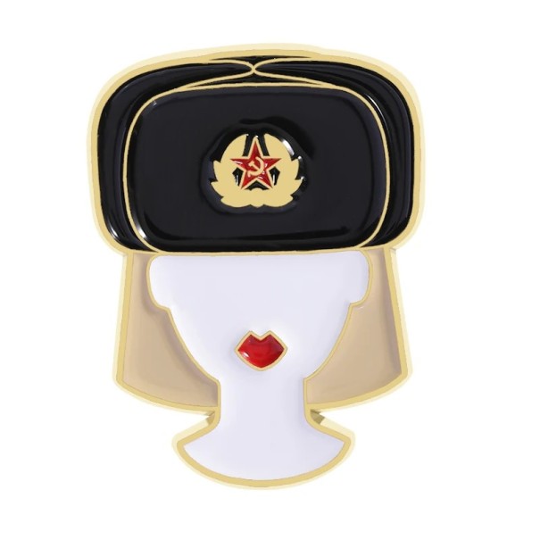 Spilla smaltata con personaggio disegnato con cappello russo e stella circa 2,5 × 1,8 cm distintivo metallico design nero e rosso accessorio per abbigliamento bavero 1