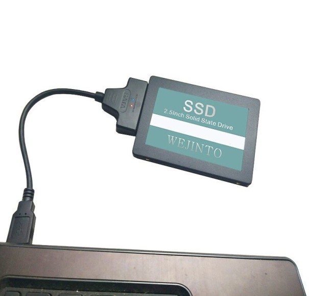 SSD-hårddisk med USB-adapter