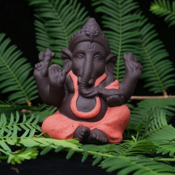 Statue en céramique du dieu Ganesh rouge