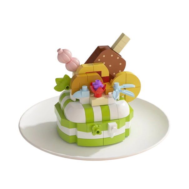 Stavebnica torta zeleno-biela s ovocím a nanukom 5,5 x 3,5 x 4,5 cm Farebný sladký zákusok s detailmi ovocia a dekoráciou Kreatívna dekoratívna mini stavebnica 1