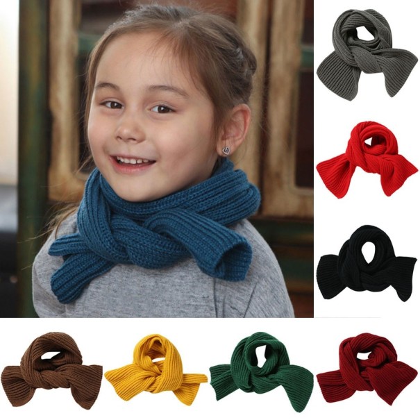 Stickad barnscarf A208