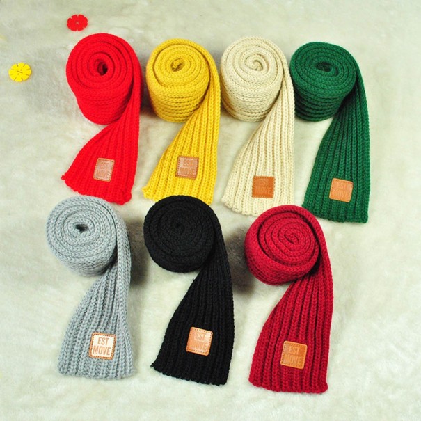 Stickad barnscarf J3023