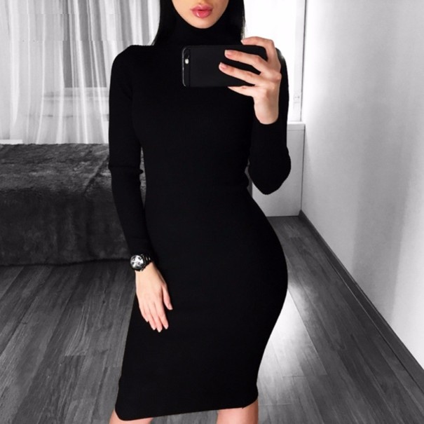 Stickad klänning med turtleneck
