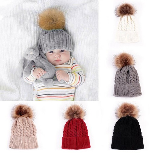 Stickad mössa för barn med pompom J857