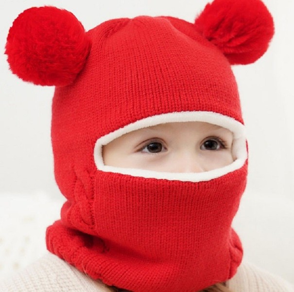 Stickad vinterbalaclava för barn