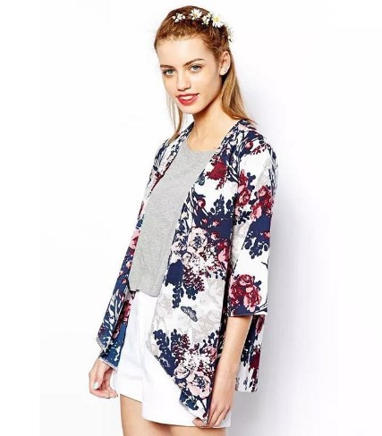 Stilvolle Sommer-Cardigan mit Blumen L