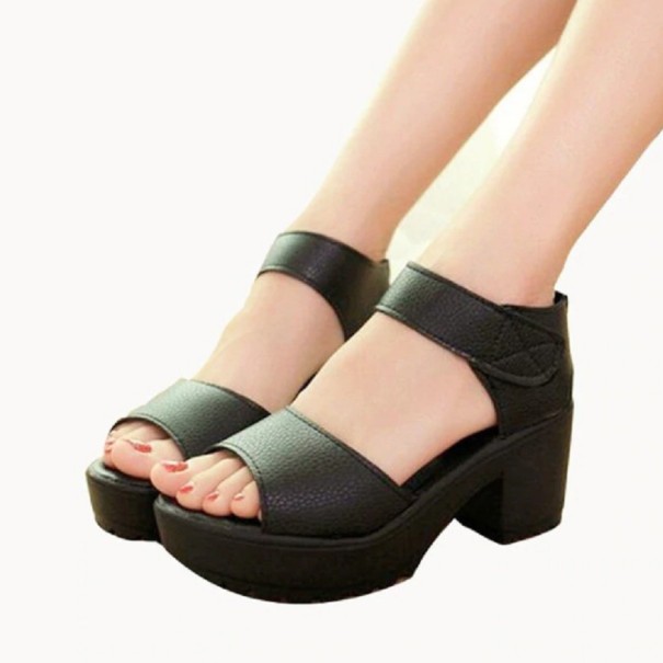 Štýlové dámske sandále na suchý zips čierna 38