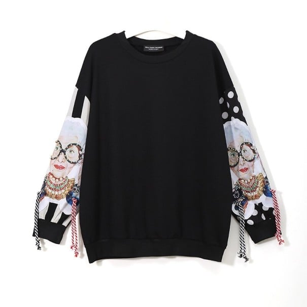 Sudadera negra de mujer de corte holgado Mangas extravagantes con rayas y lunares Aplicación con el retrato de una mujer y perlas Cordones decorativos 1