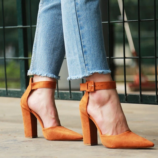 Suède pumps voor dames met gesp J2843 donkergeel 37