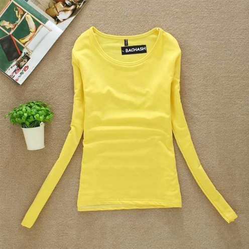 Suéter de mujer en diferentes colores. amarillo