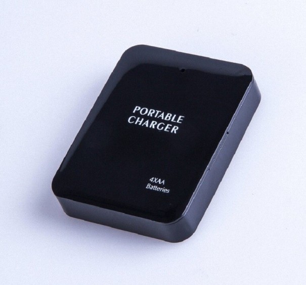 Sürgősségi mobil töltő 4x AA elemekhez fekete