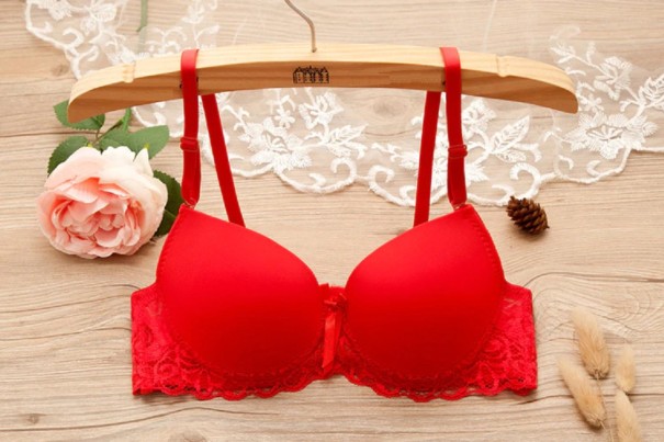 Sutiã feminino decorado com rendas vermelho 80B