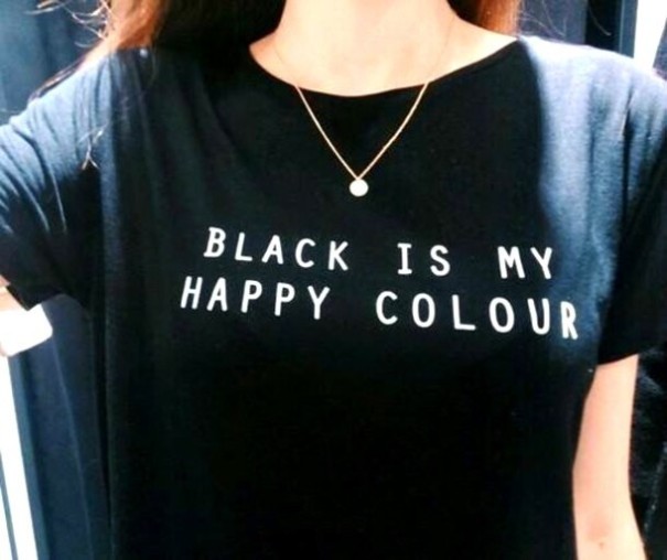 Svart T-shirt för kvinnor med roligt tryck A786