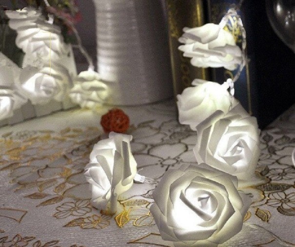 Svetelný LED reťaz s ružami biela
