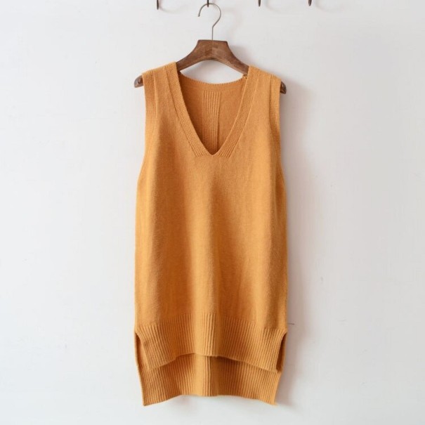 Sweter damski bez rękawów z dzianiny G394 jasny brąz