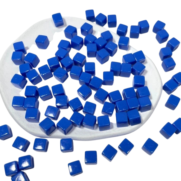 Színes dekorációs kockák 50 db 8 × 8 × 8 mm Átlátszatlan akril kockák egyszínű kivitelben logikai puzzle játékhoz sötétkék
