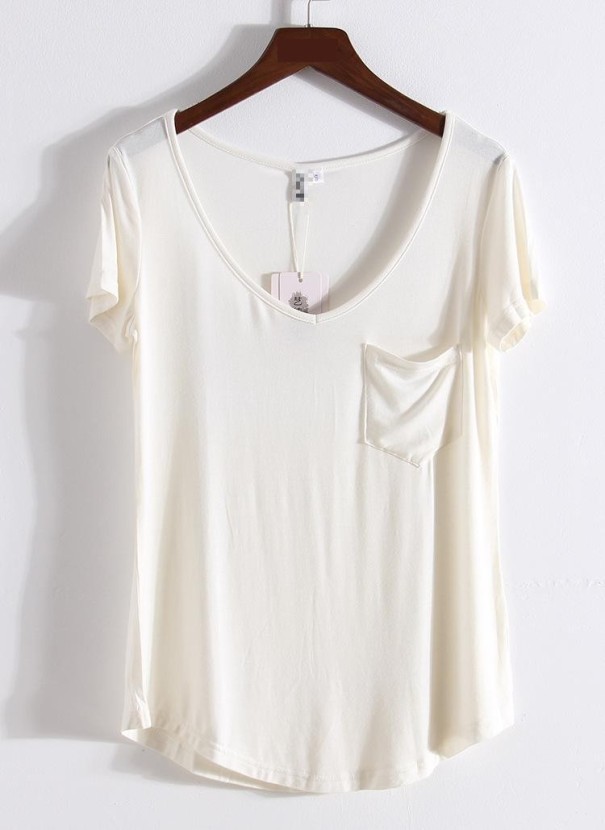 T-shirt feminina com bolso creme L