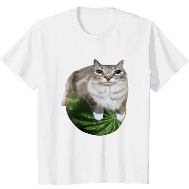 T-Shirt mit Aufdruck einer Katze, die auf einer Wassermelone liegt. Lustiges Tiermotiv. 3D-realistisches Design. Lässiger Stil. Originelles Geschenk für Katzenliebhaber. weiß XS