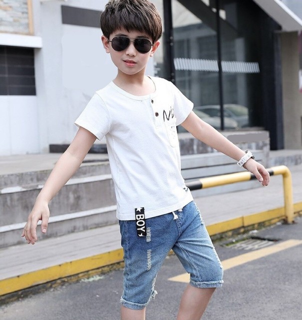 T-Shirt und Jeansshorts für Jungen L1682 weiß 9